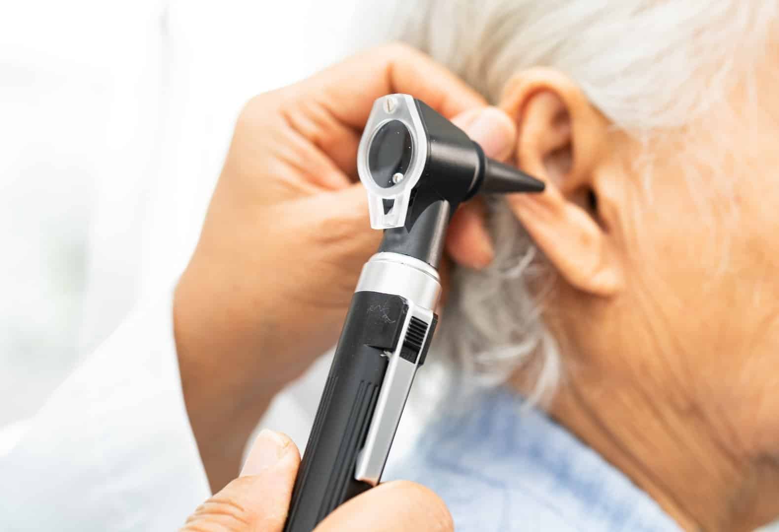 Private vs. Hospital Practice? A Look Into an Otolaryngologist Salary cover